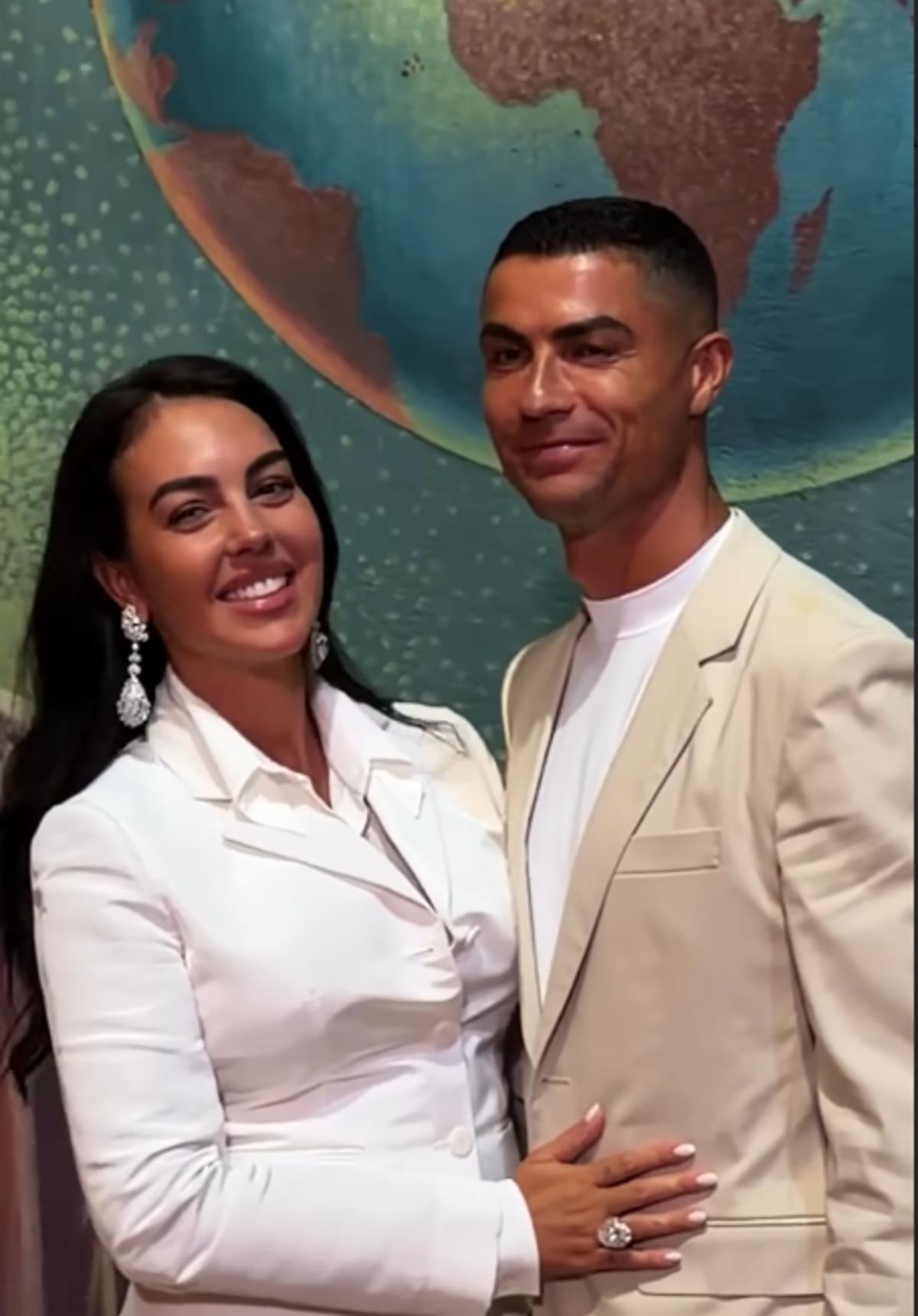 Cristiano Ronaldo ve Georgina Rodriguez in d&uuml;ğ&uuml;n&uuml;nden kareler! Gelinlik ve damatlık yok 4