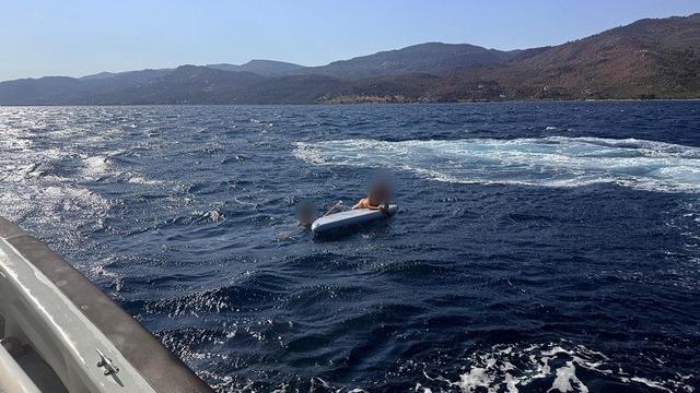 Çanakkale Boğazı’nda sürüklenen 2 kürek sörfçüsü kurtarıldı
