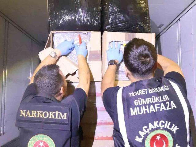 G&uuml;mr&uuml;k kapısında y&uuml;ksek miktarda uyuşturucu ele ge&ccedil;irildi