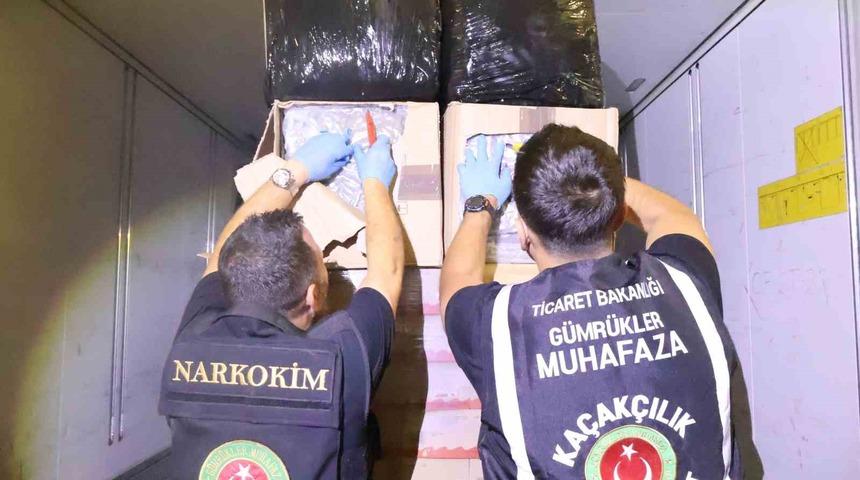 Bakanlık d&uuml;ğmeye bastı: G&uuml;mr&uuml;kte y&uuml;ksek miktarda uyuşturucu ele ge&ccedil;irildi