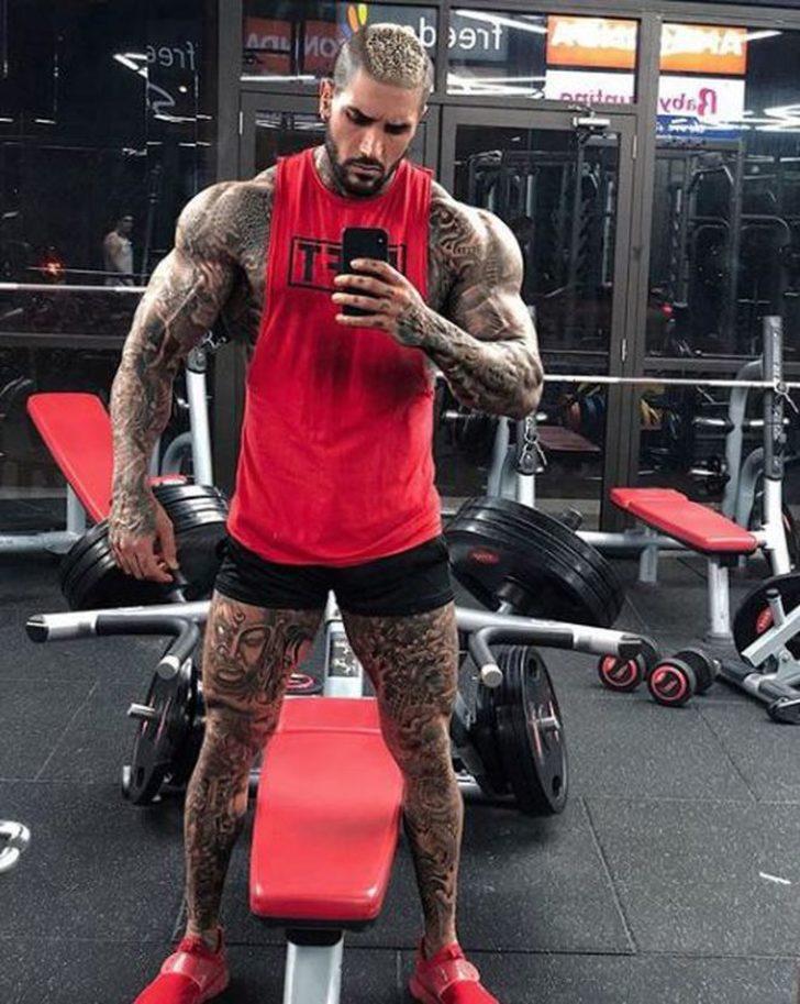 Müslüman asker Instagramı sallıyor Müslüman asker Instagramı sallıyor