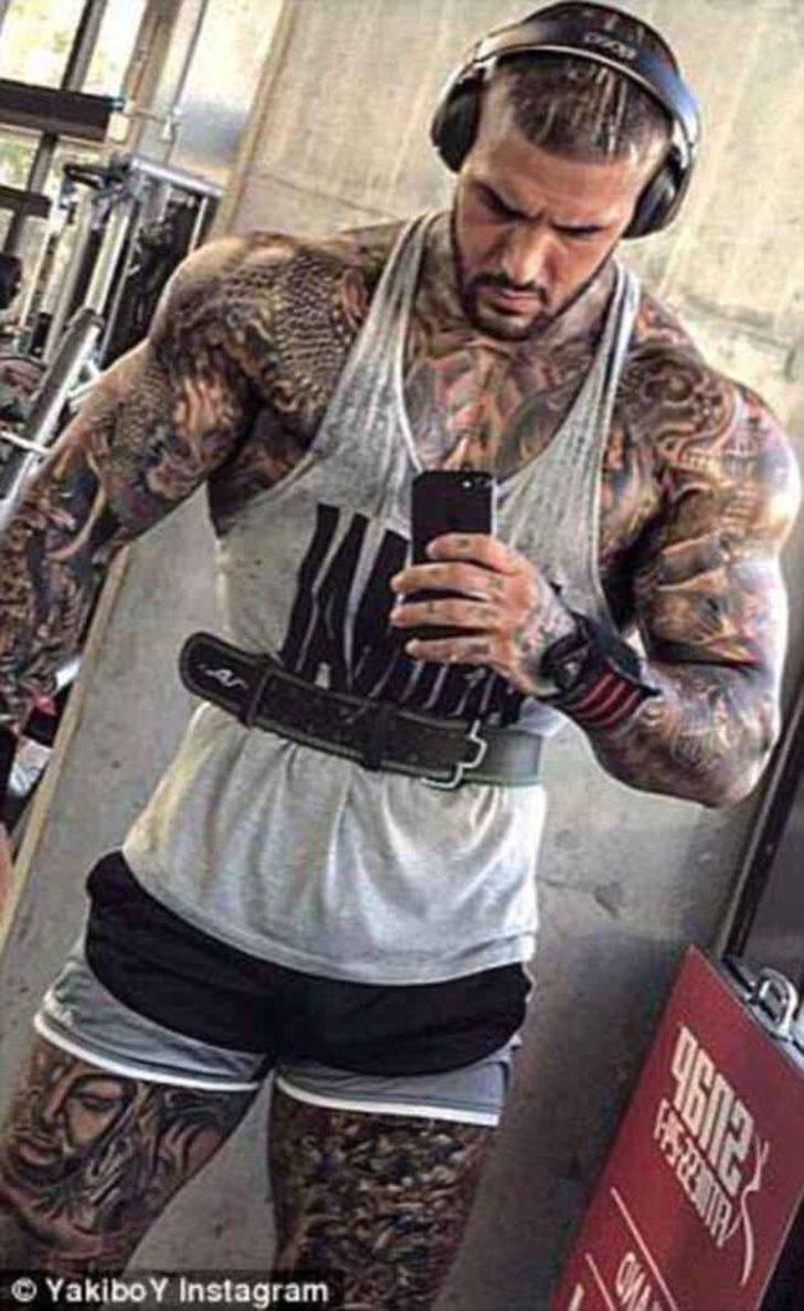 Müslüman asker Instagramı sallıyor Müslüman asker Instagramı sallıyor