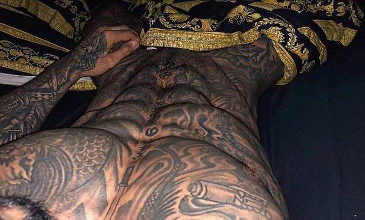 Müslüman asker Instagramı sallıyor Müslüman asker Instagramı sallıyor