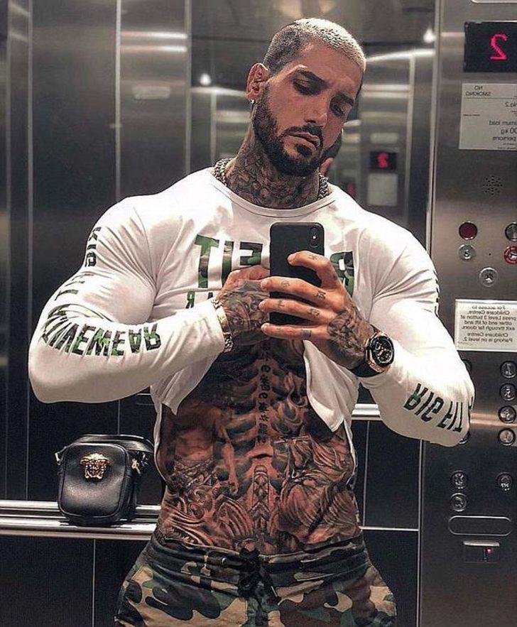 Müslüman asker Instagramı sallıyor Müslüman asker Instagramı sallıyor