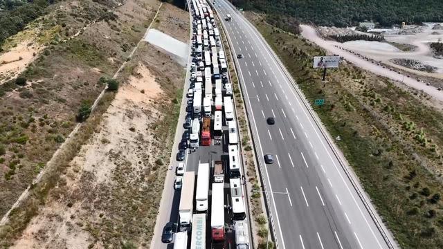 Saniyelik çarpışma bir aileyi parçaladı: Ölenler 3 küçük kardeşmiş! Kuzey Marmara Otoyolu ndaki kazada kahreden detay 10