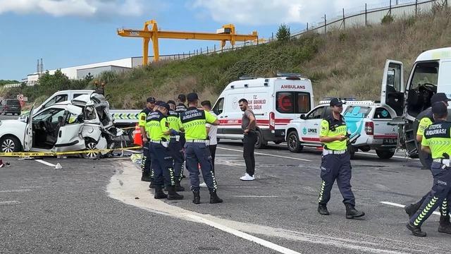 Saniyelik çarpışma bir aileyi parçaladı: Ölenler 3 küçük kardeşmiş! Kuzey Marmara Otoyolu ndaki kazada kahreden detay 2