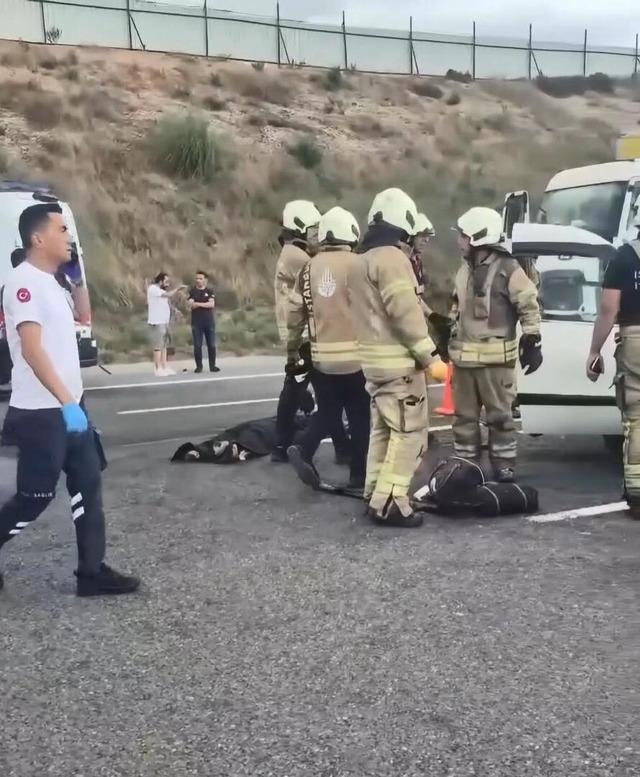 Saniyelik çarpışma bir aileyi parçaladı: Ölenler 3 küçük kardeşmiş! Kuzey Marmara Otoyolu ndaki kazada kahreden detay 1