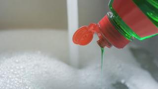 Banyo temizliği yaparken küvete bu mutfak ürününü dökün çağrısı yapıldı