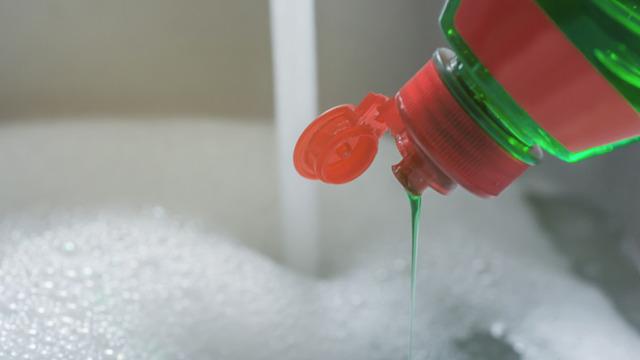 Banyo temizliği yaparken küvete bu mutfak ürününü dökün çağrısı yapıldı