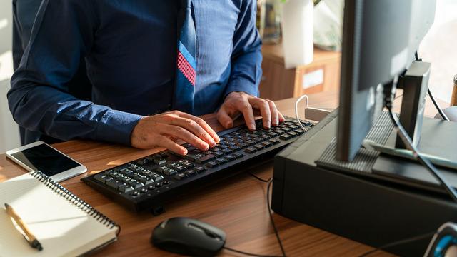 Patrona yazdığı yazı istifa sayıldı: Tazminatsız çıkarıldı