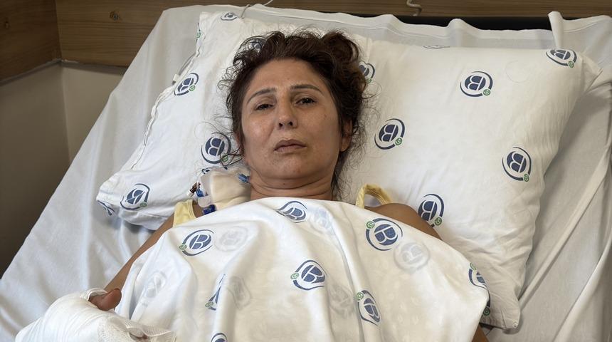 Adana'da eski eşi tarafından bı&ccedil;aklanan kadının hastanedeki tedavisi s&uuml;r&uuml;yor