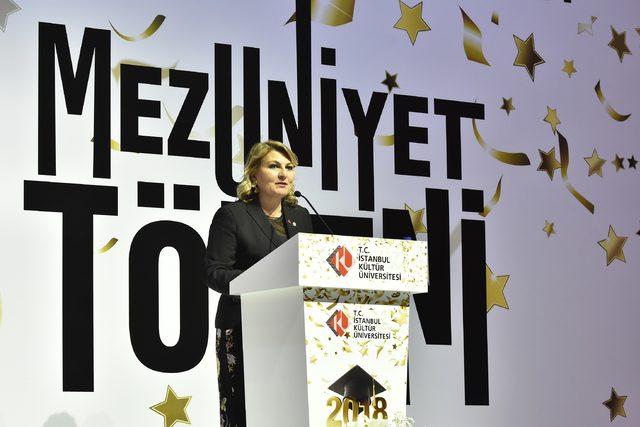 İK&Uuml;, 20 nci d&ouml;nem mezunlarını verdi 4