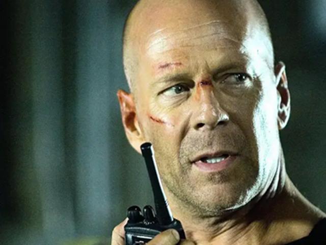 Bruce Willis kızının d&uuml;ğ&uuml;n&uuml;nde ortaya &ccedil;ıktı! Son hali y&uuml;rek burktu
