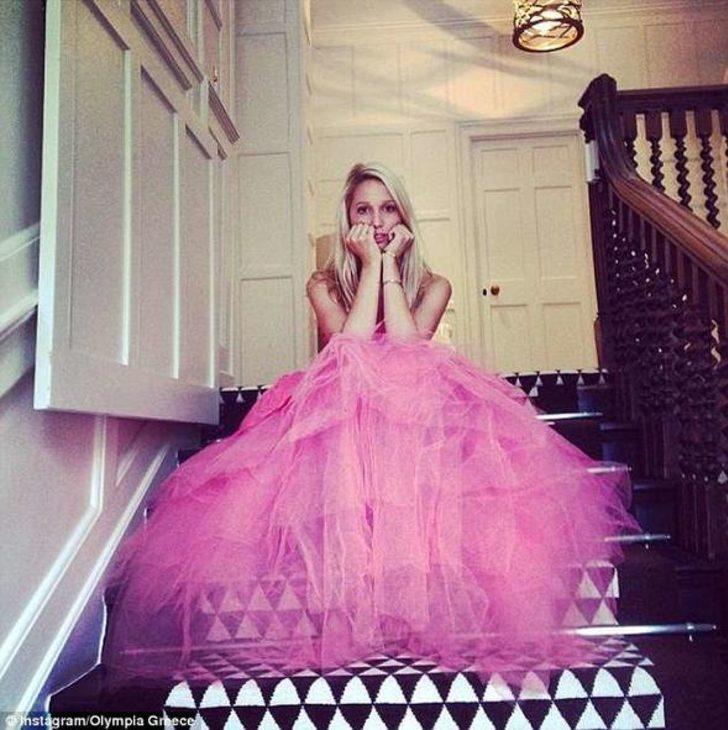 Ülke krizde! Kaçan kraliyet ailesi lüks içinde yüzüyor  G4