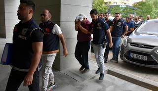 Kırıkkale'de ge&ccedil;en yıl par&ccedil;alanmış halde ceset bulunmasına ilişkin yakalanan 17 ş&uuml;pheli adliyede
