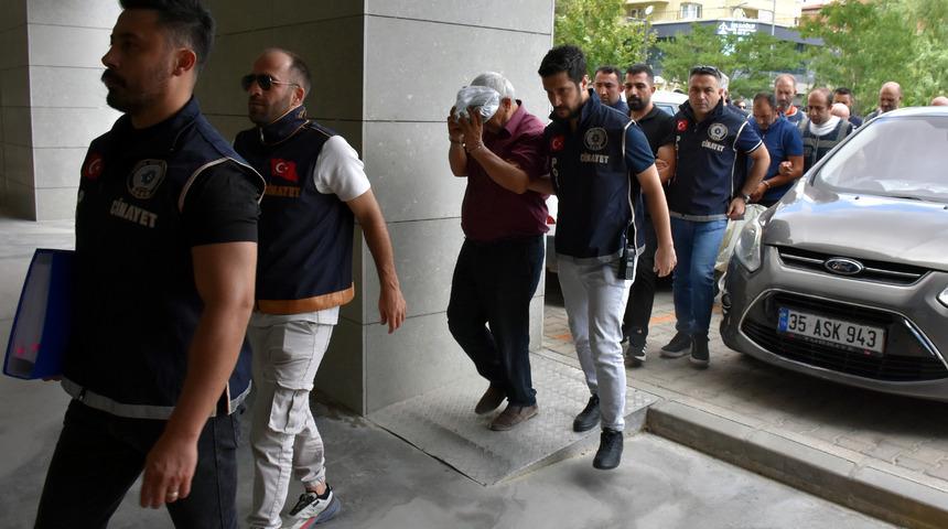 Kırıkkale'de ge&ccedil;en yıl par&ccedil;alanmış halde ceset bulunmasına ilişkin yakalanan 17 ş&uuml;pheli adliyede