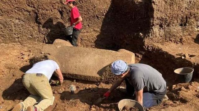 1500 yıl boyunca mühürlüydü: Tam 5 ton ağırlığında! İçinden bakın kim çıktı