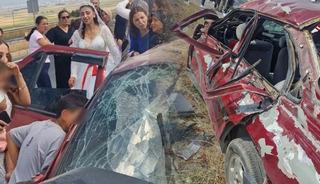 D&uuml;ğ&uuml;n konvoyunda felaket: 2 &ouml;l&uuml; 4 yaralı