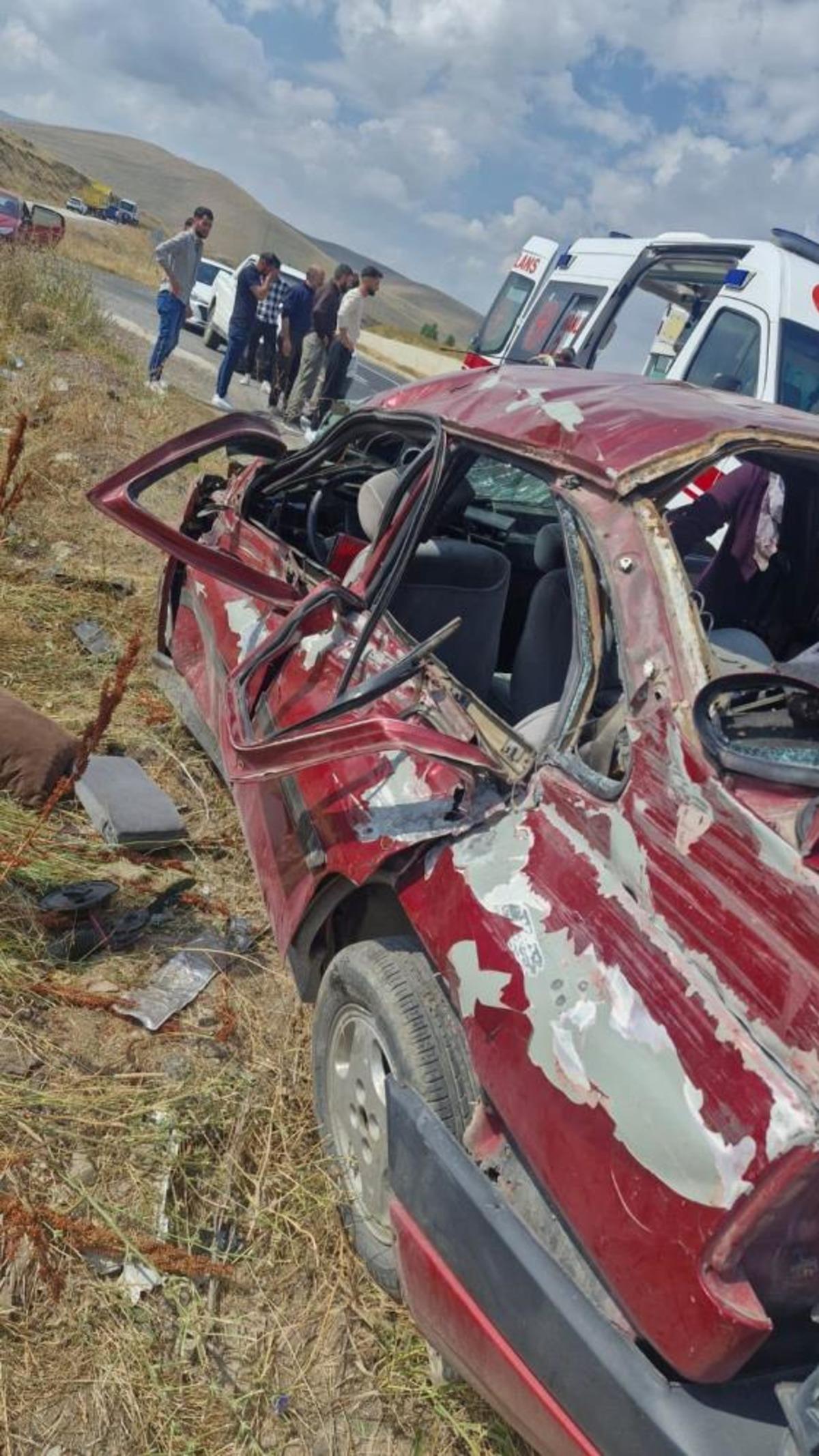 D&uuml;ğ&uuml;n konvoyunda felaket: 2 &ouml;l&uuml; 4 yaralı 2