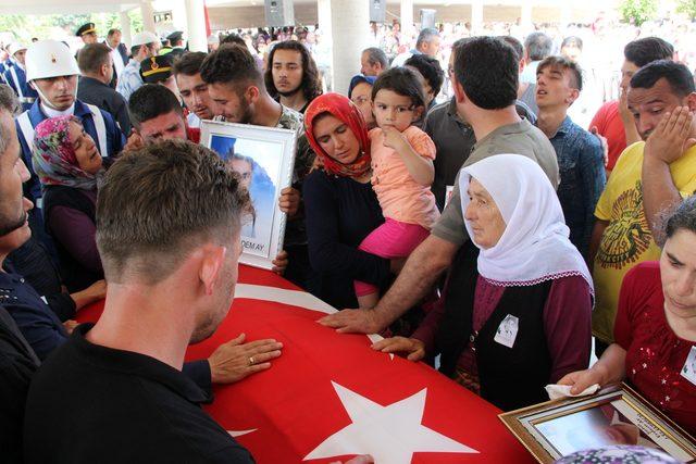 8 yıl sonra şehit oldu, gözyaşlarıyla uğurlandı