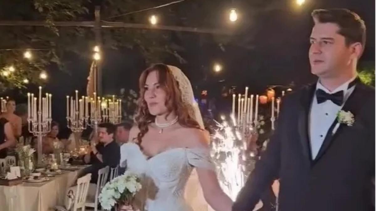 Ümit Besen’in kızı Ezgi Besen evlendi! Ünlü şarkıcı nikaha yetişemedi 1