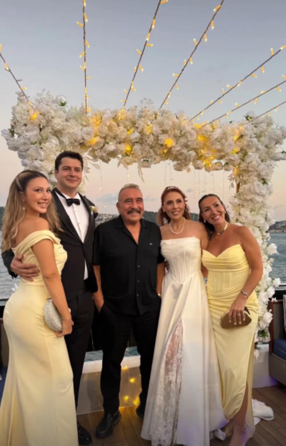 Ümit Besen’in kızı Ezgi Besen evlendi! Ünlü şarkıcı nikaha yetişemedi 3