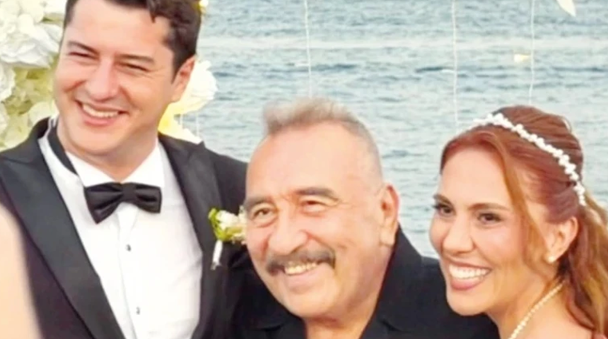 &Uuml;mit Besen&rsquo;in kızı Ezgi Besen evlendi! &Uuml;nl&uuml; şarkıcı nikaha yetişemedi