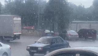 Sivrihisar&rsquo;da sağanak yağmur etkili oldu
