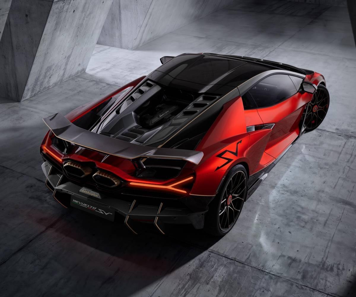 Lamborghini tarihinin en g&uuml;&ccedil;l&uuml; ve hızlı seri &uuml;retim modeli: Revuelto SV tanıtıldı 1