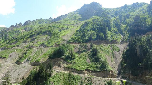 Bayburt- Trabzon sınırında 'dünyanın en tehlikeli yolu'