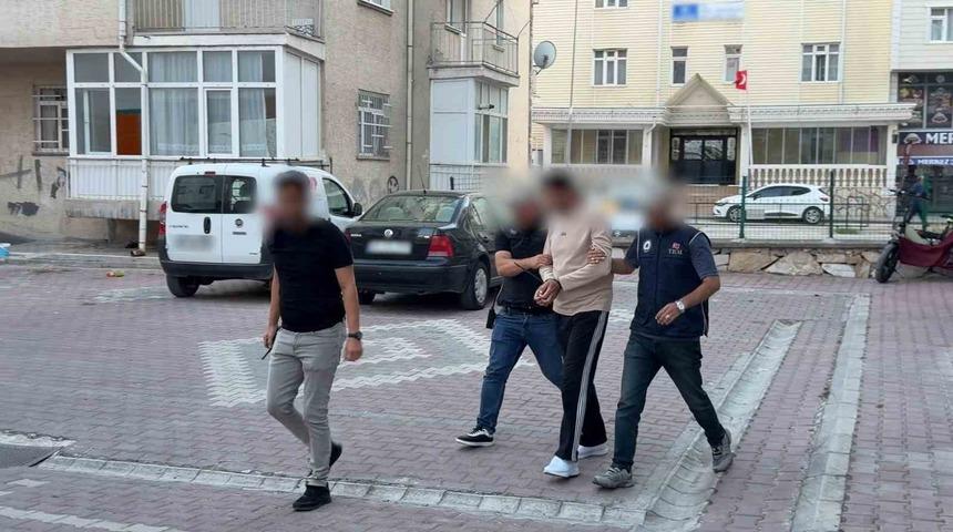 Kırmızı b&uuml;ltenle aranan Irak uyruklu şahıs yakalandı