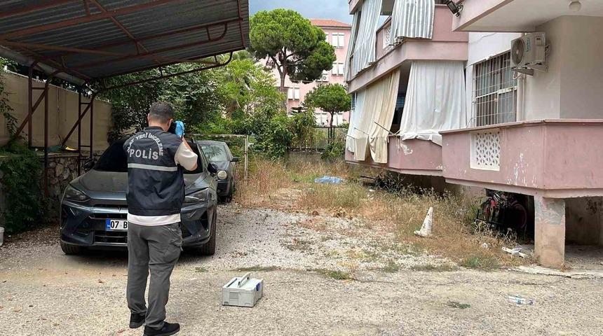 Alanya&rsquo;da balkondan d&uuml;şen yaşlı kadın hayatını kaybetti