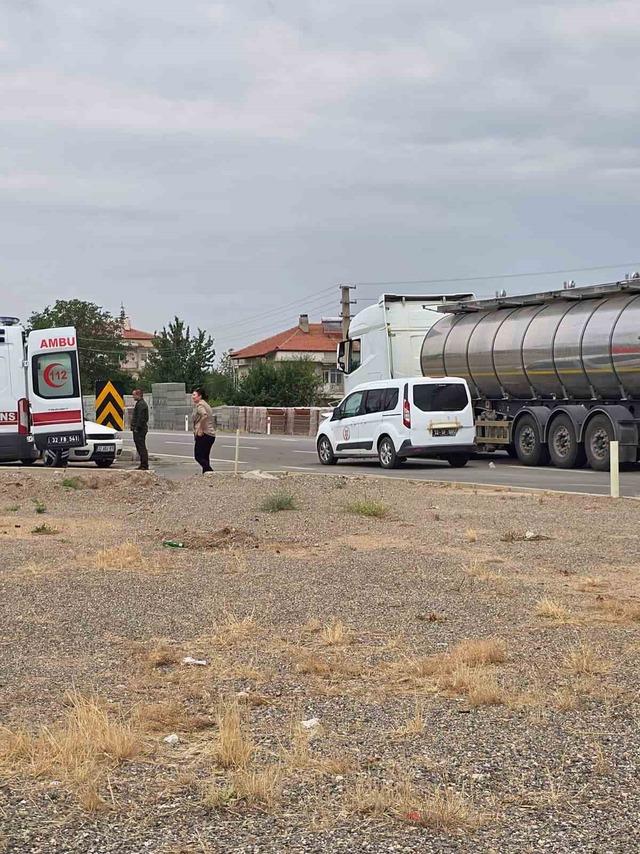 Isparta&rsquo;da iki ara&ccedil; &ccedil;arpıştı: 5 yaralı 3