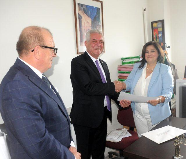 CHP Yalova Milletvekili Özcan Özel, mazbatasını aldı 1