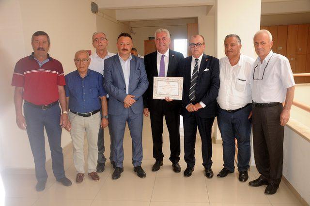 CHP Yalova Milletvekili Özcan Özel, mazbatasını aldı 3