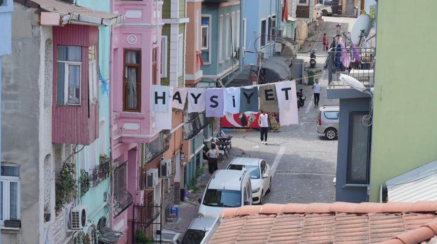 Balat'ın sokaklarında "Haysiyet" yazıyor