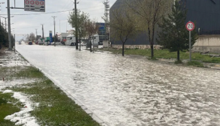 Niğde'de sağanak hayatı olumsuz etkiledi