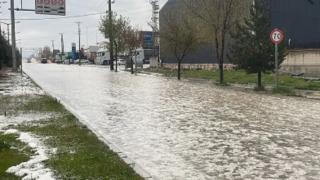 Niğde'de sağanak hayatı olumsuz etkiledi