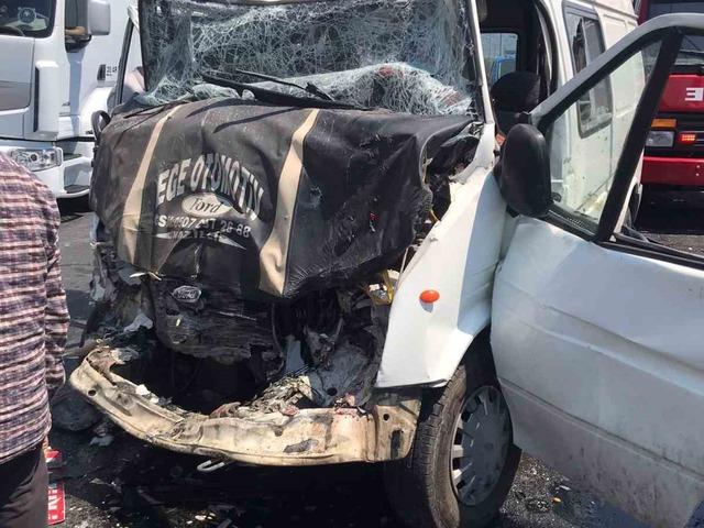 Buharkent&rsquo;te iki minib&uuml;s &ccedil;arpıştı: 8 yaralı
