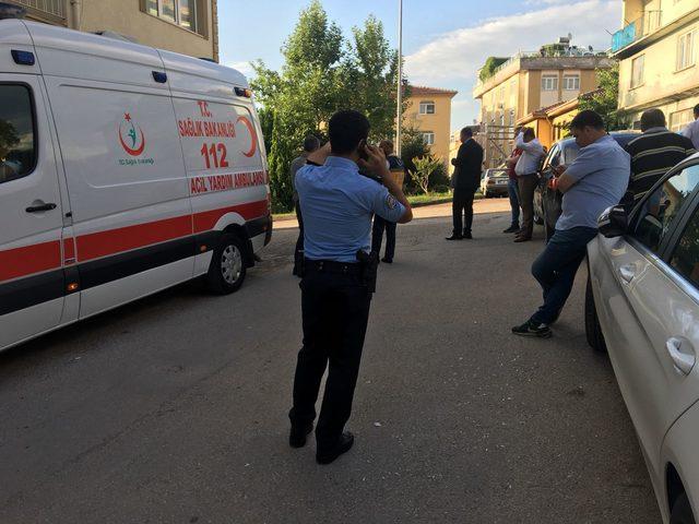 Annesi ile ablasını 4 gün rehin tuttu, polis 2 saatte ikna etti