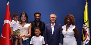 Fenerbah&ccedil;e Fred'e b&ouml;yle veda etti! "Bu ailenin bir par&ccedil;asısın"