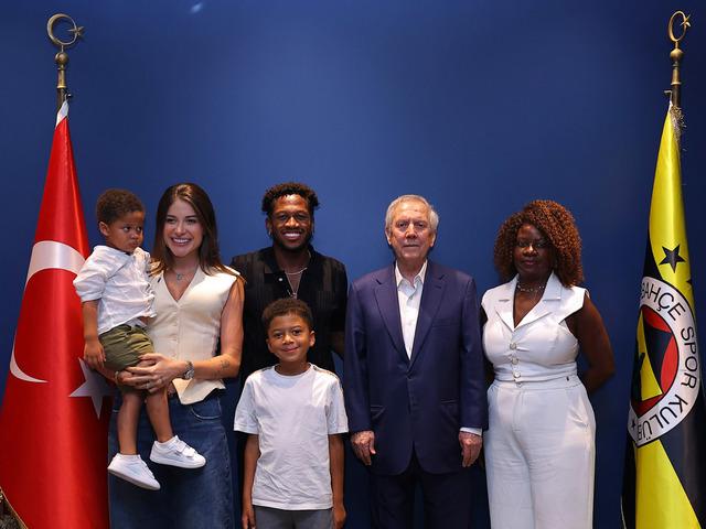 Fenerbah&ccedil;e Fred'e b&ouml;yle veda etti! "Bu ailenin bir par&ccedil;asısın"