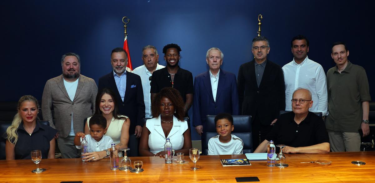Fenerbahçe Fred e veda etti! Aziz Yıldırım: "Sen artık bu ailenin bir parçasısın" 2