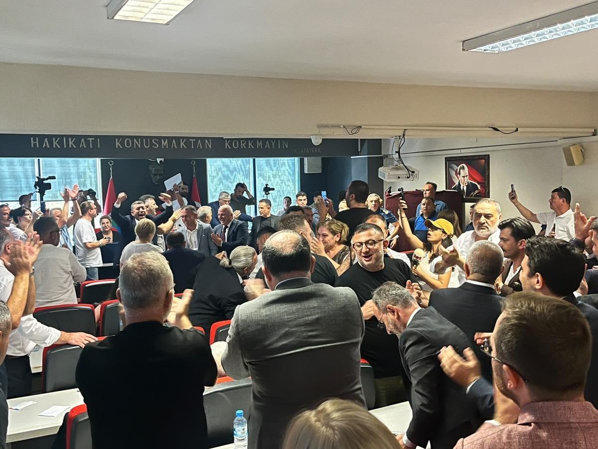  Menderes  AK Parti ye ge&ccedil;mişti! CHP o &uuml;yeleriyle ilgili harekete ge&ccedil;ti 1