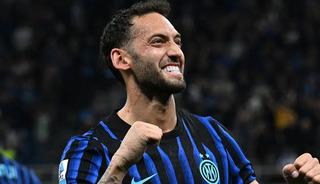 S&uuml;per Lig bu sefer alev alacak! Hakan &Ccedil;alhanoğlu, Fenerbah&ccedil;e ile g&ouml;r&uuml;ş&uuml;yor