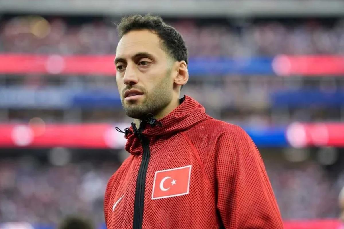 Süper Lig bu sefer alev alacak! Hakan Çalhanoğlu, Fenerbahçe ile görüşüyor 1