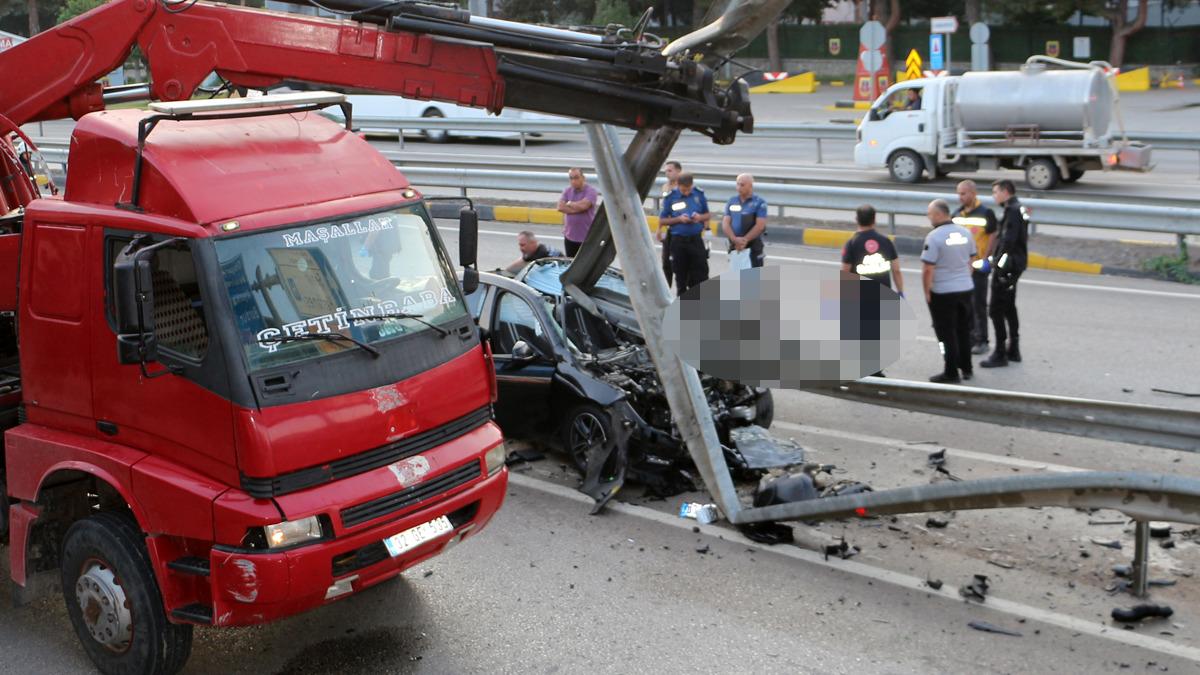 Isparta da feci kaza! Lüks araç ikiye bölündü 2