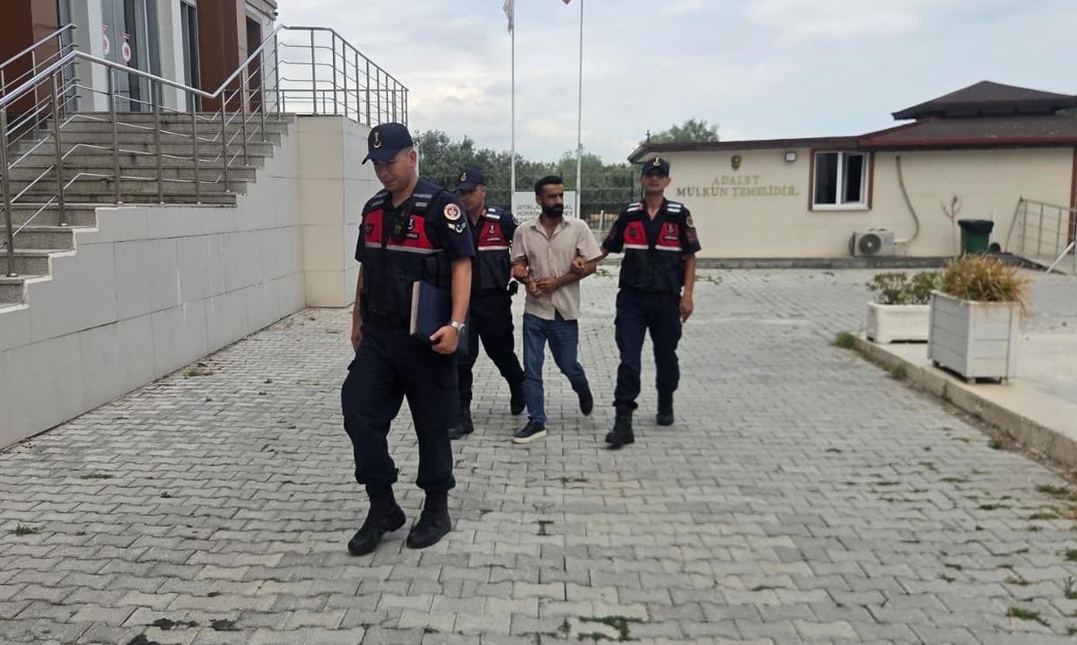 Gazinoda canlı yayın açıp kızlara bu teklifte bulundu: Yeme, içme, bana ait 6