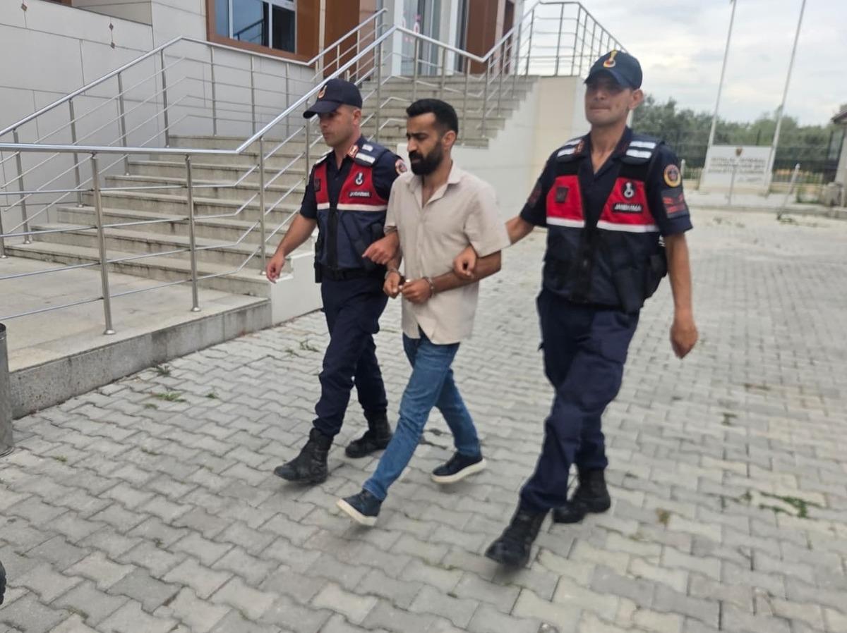 Gazinoda canlı yayın açıp kızlara bu teklifte bulundu: Yeme, içme, bana ait 5