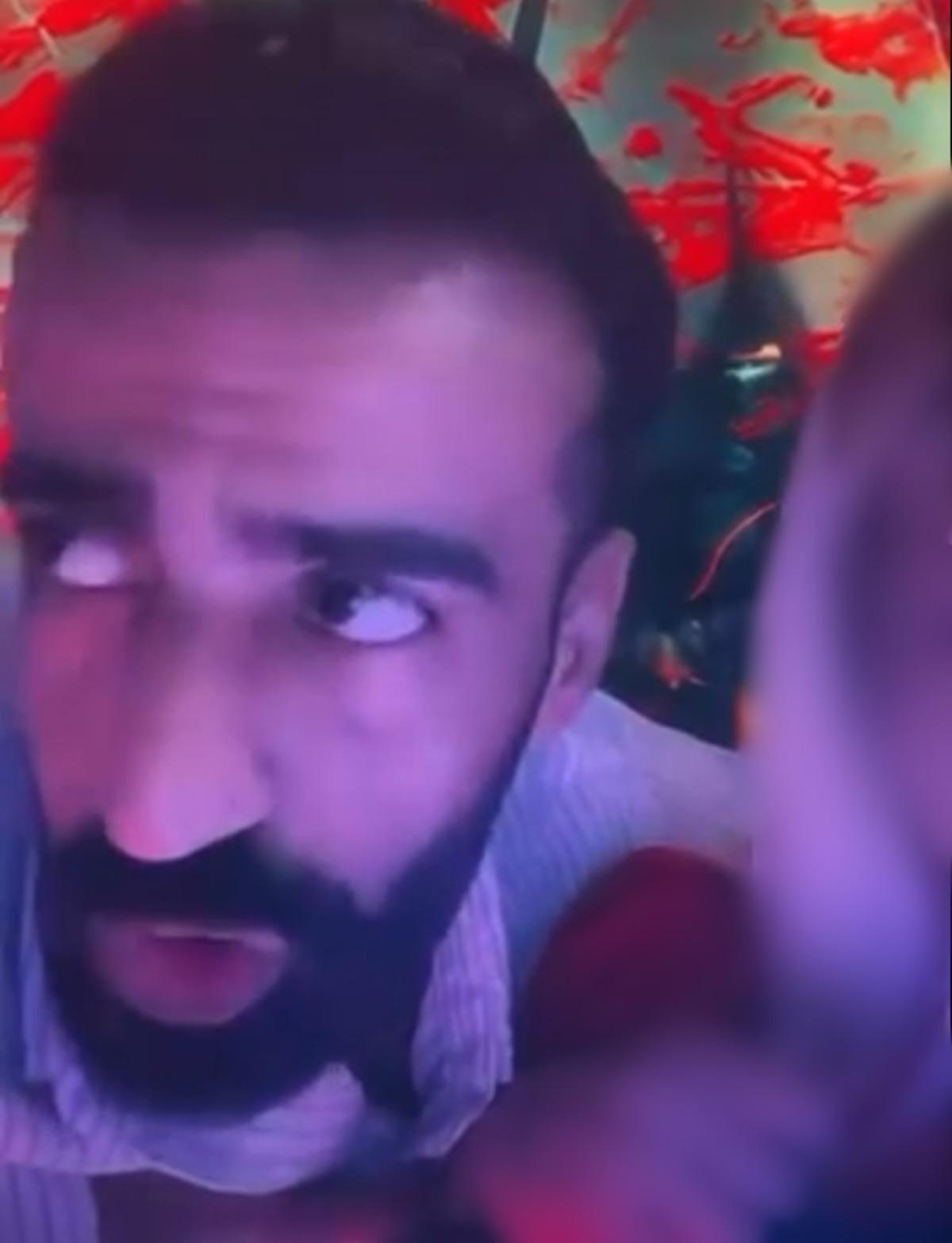 Gazinoda canlı yayın açıp kızlara bu teklifte bulundu: Yeme, içme, bana ait 4